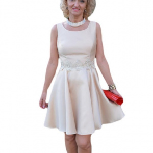 Rochie scurta de nunta, croi evazat, fara maneca, nuanta bej