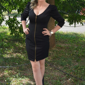 Rochie sexi, neagra, mulata, de lungime mini