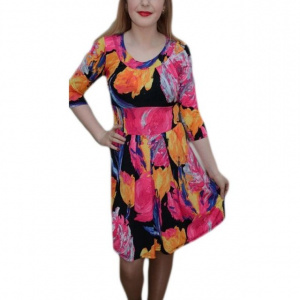 Rochie trendy cu imprimeu floral roz-portocaliu pe fond negru