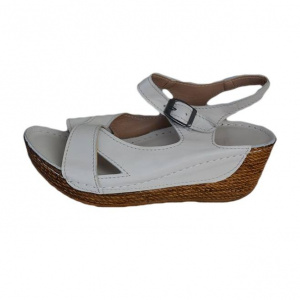 Sanda alba de zi cu model clasic din curele si talpa confortabila