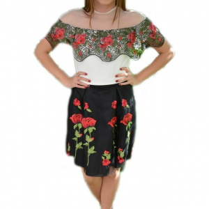 Top elegant cu design de volan din dantela brodata, alb-rosu