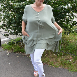 Bluza casual ,asimetrica, cu design de buzunare nuanta de verde inchis