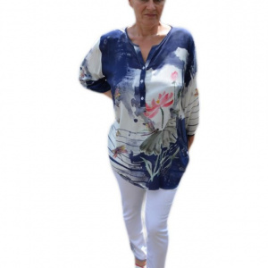Bluza rafinata,design de nasturi, alba cu model floral