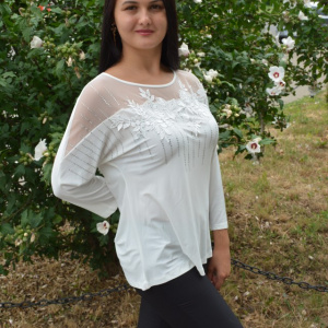Bluza trendy cu maneca trei-sferturi si decolteu rotund, alba