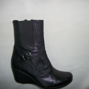 Botina casual, neagra cu elastic lat pe exterior si fermuar