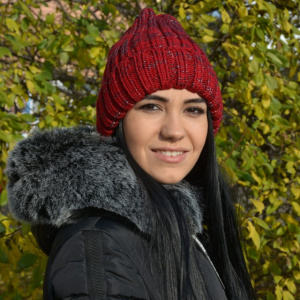Caciula visinie de toamna-iarna, din material gros cu design clasic