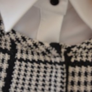 Camasa rafinata cu design de carouri mici alb-negru si buzunare
