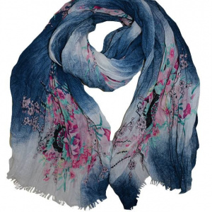 Esarfa mare din material cu aspect creponat, bleumarin cu flori