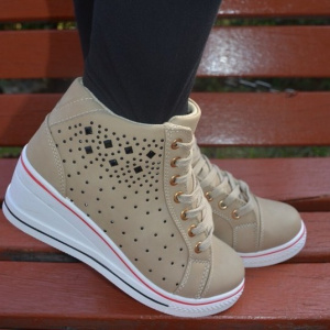Gheata casual, de culoare bej, cu platforma alba