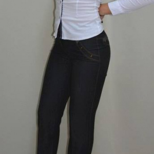 Pantalon de culoare gri, model lung cu design de buzunare