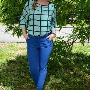 Pantalon deosebit, nuanta de albastru, fara imprimeu, buzunare laterale