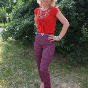 Pantalon mov cu design floral, model lung de primavara-vara