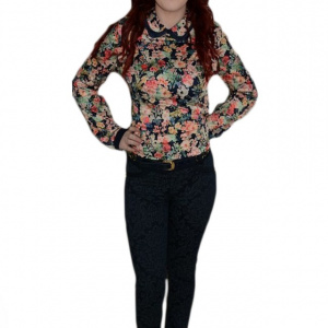 Pantalon trendy, nuanta de bleumarin, design floral modern