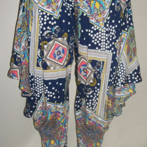 Pantaloni lungi, bleumarin, croi lejer la picioare