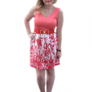 Rochie casual, fara maneci, cu centura in talie, de nuante alb-corai