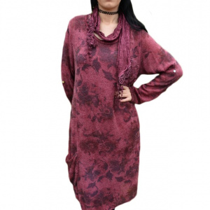 Rochie chic din material tricotat cu imprimeu pe fond marsala