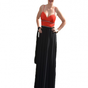 Rochie de gala tinereasca, moderna, din voal negru si satin rosu