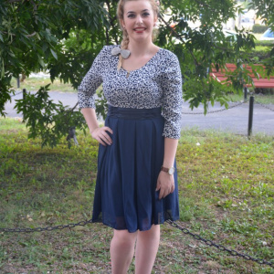 Rochie de ocazie, bleumarin-alb cu fir auriu si voal