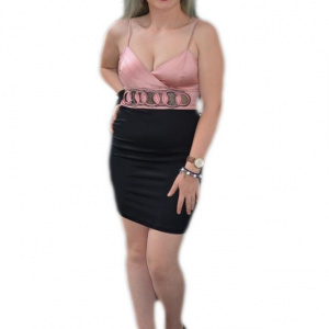 Rochie de seara scurta, neagra cu roz pudra, broderie in talie