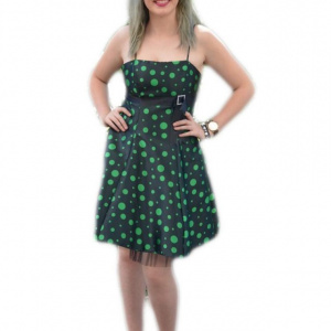 Rochie deosebita, cu buline verzi pe fond negru, model evazat