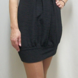 Rochie neagra, tinereasca, tip gogosar si mulata pe spate