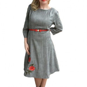 Rochie trendy cu aspect evazat, lungime medie, gri cu flori rosii