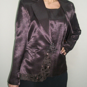 Sacou elegant, rafinat, cu maieu inclus in pret, de culoare maro