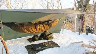 Camping cu hamacul iarna
