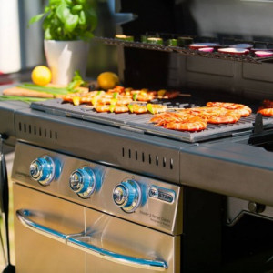 Gratar pe gaz Campingaz Master 3 Clasic INT cu alimente