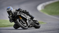YAMAHA R6 RACE