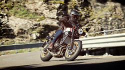 Yamaha XSR700 TRIBUTE