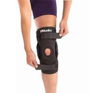 Mueller Pro Level Hinged Knee Brace