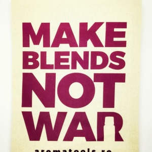 Sacosa bumbac MAKE BLENDS NOT WAR - mov