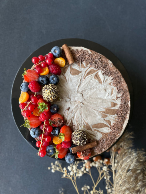 Tort raw-vegan Fantasy cu ciocolată, banane și vanilie