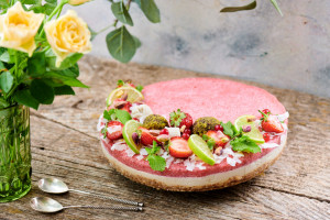 Tort Mojito cu căpșune, mentă și limes