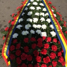 Coroane Funerare Ieftina Garoafe Cu Crizantema