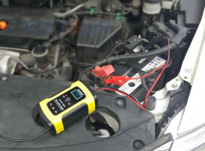 Redresor auto/moto 12V 6A Foxsur, modul de încărcare inteligent