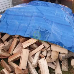 Prelată impermeabilă 2x3 metri - protecție eficientă împotriva ploii și zăpezii, într-o nuanță atrăgătoare de albastru