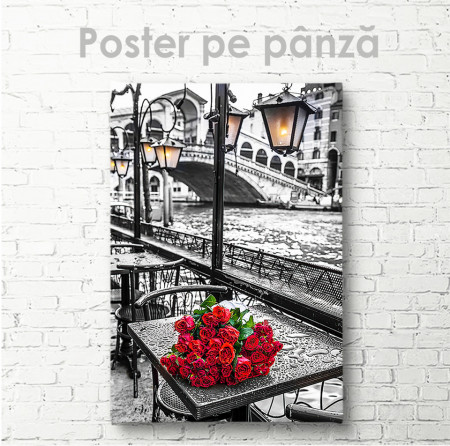 Poster, Trandafiri roșii în orașul alb-negru