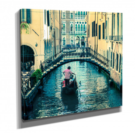 Poster, Gondola plutește pe canal