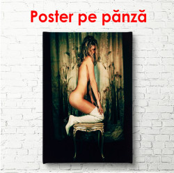 Poster, Femeie cu ciorapi albi