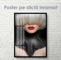 Poster, Femeie în corset de piele