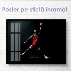 Poster, Mikhail Jordan aruncă un gol