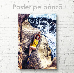 Poster, Fată într-un costum de baie galben