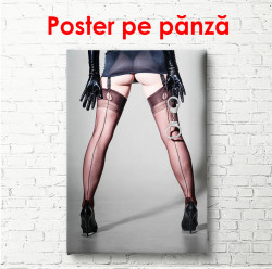 Poster, Femeie cu ciorapi și o rochie neagră