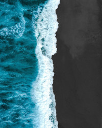 Poster, Plajă neagră și apă turcoaz