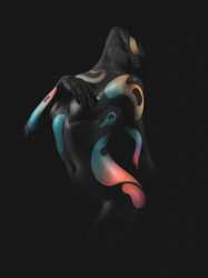 Poster, Vopsele neon pe un corp feminin