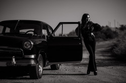Poster, Fată și mașină retro