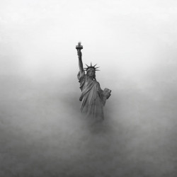 Statuia Libertății în ceață