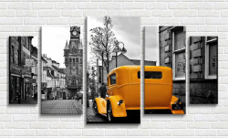 Tablou modular, Mașină retro galbenă într-un oraș alb-negru